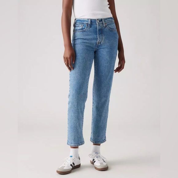 Levi’s Wedgie High Rise Straight Leg Medium Wash Denim Button-fly Size 28 - Picture 1 of 11